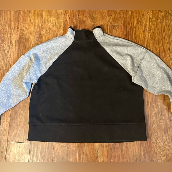 Champion women’s quarter-zip pullover sweatshirt, Size XL with Zipper Flaw - Picture 3 of 3